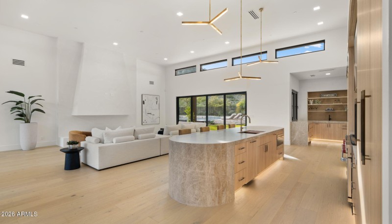 30-web-or-mls-Great Room2