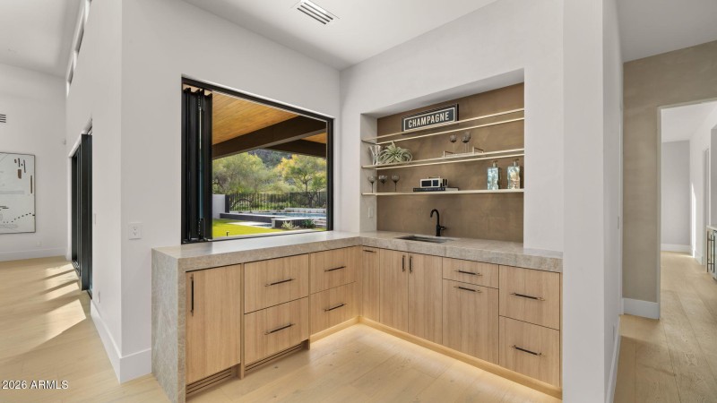 52-web-or-mls-Wet Bar2