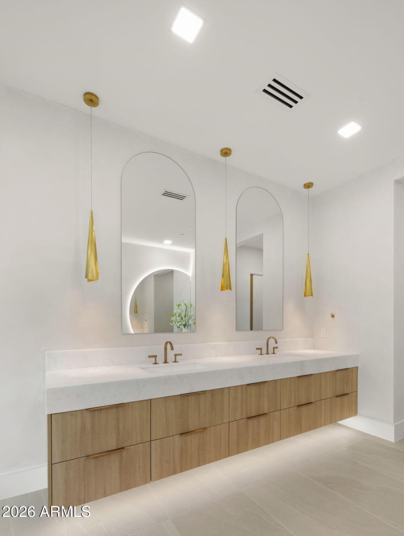 116-web-or-mls-Primary Bedroom10