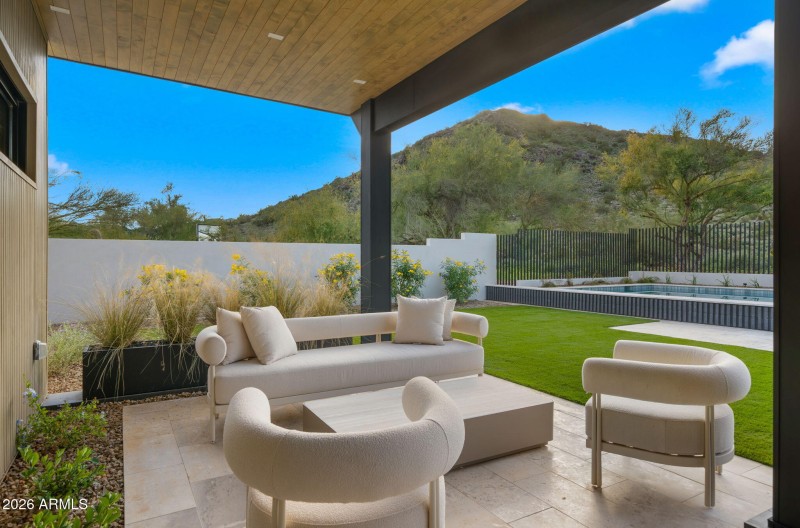 127-web-or-mls-Backyard3