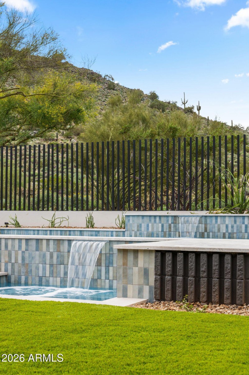 128-web-or-mls-CLOSE UPS20