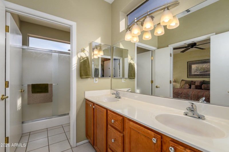 Dbl Sinks at Primary Bath