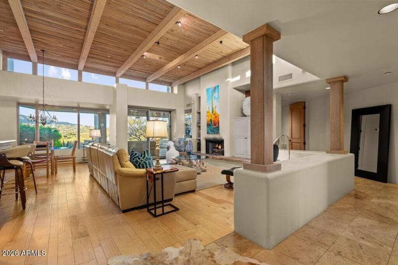 005_Entry to Greatroom