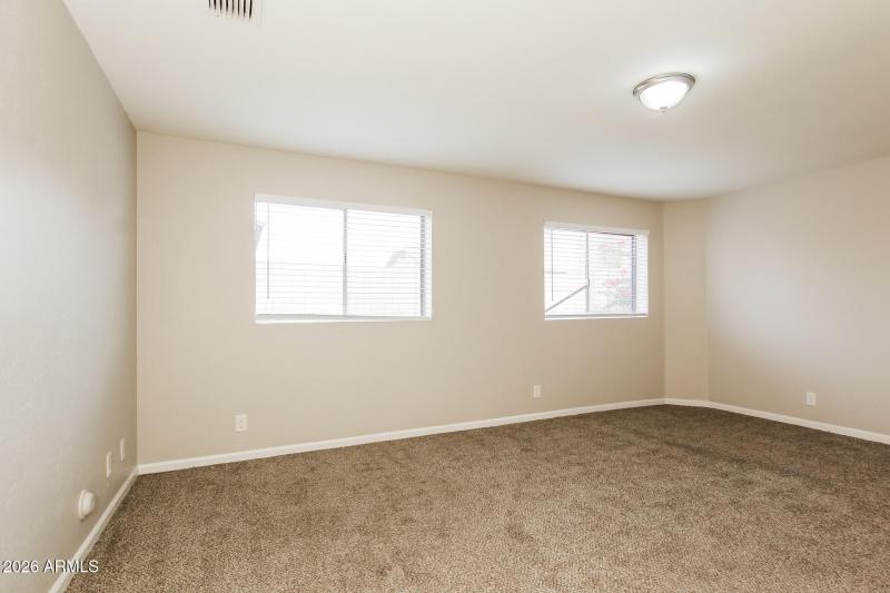 015-photo-bedroom-15064433