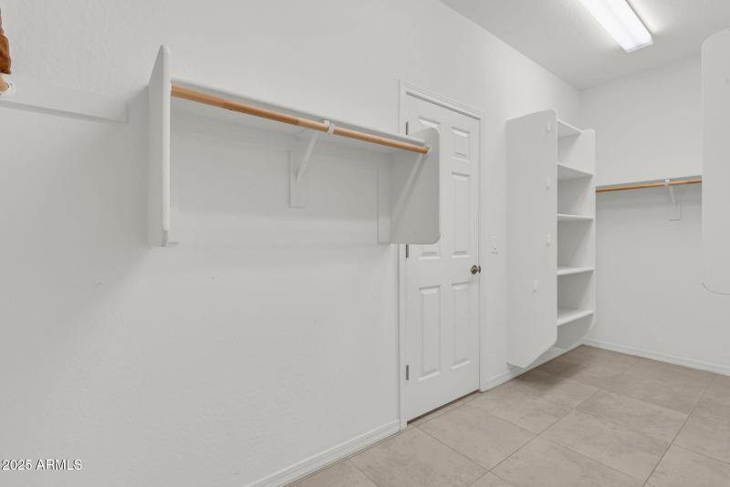 Xl walk in closet