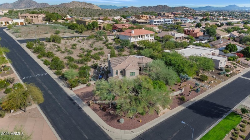 1404 E Michelle Dr-large-001-001-1404 E