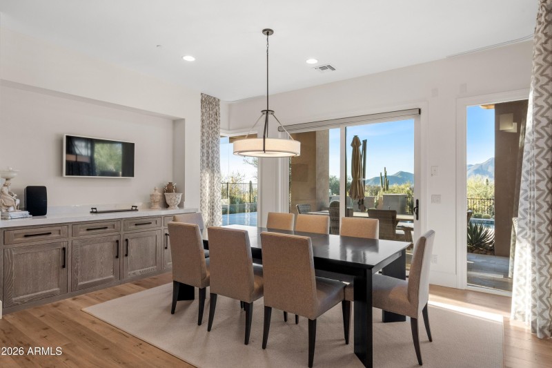 011_Dining with Views