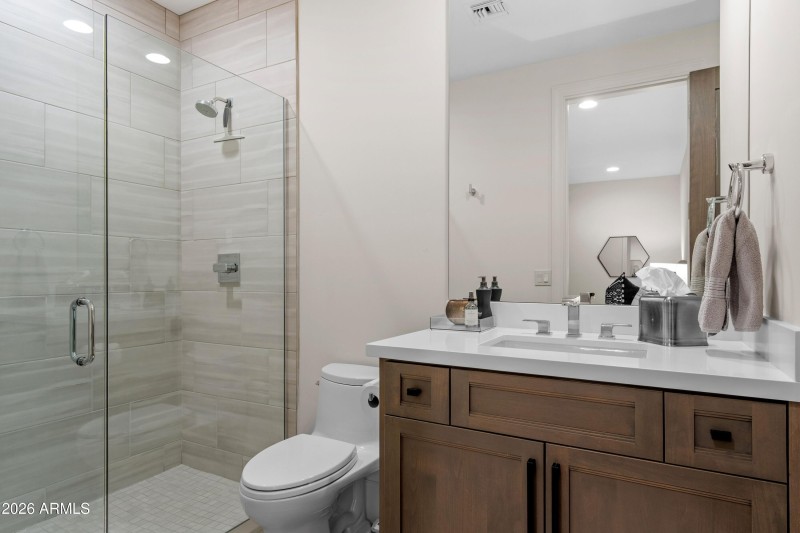 019_Guest Ensuite Bath #1