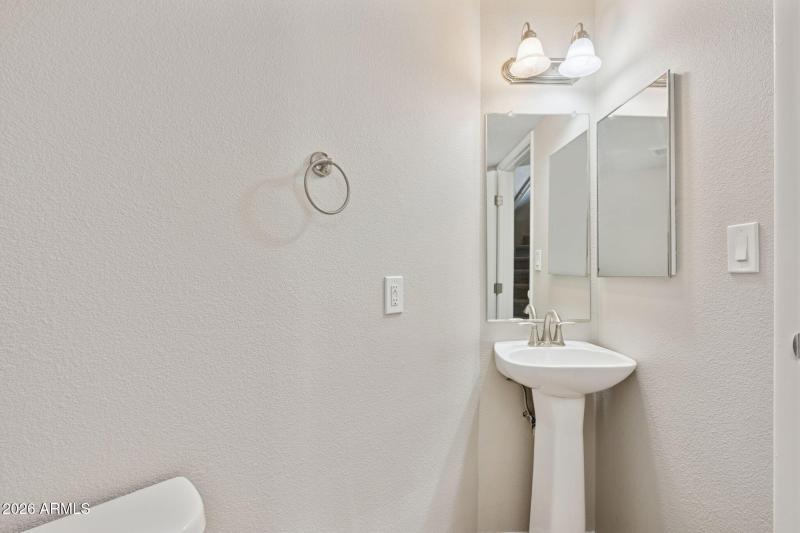 10-web-or-mls-935-n-granite-reef-rd-89