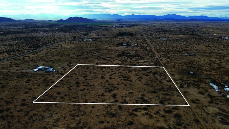 Group of 2 Objects (1)