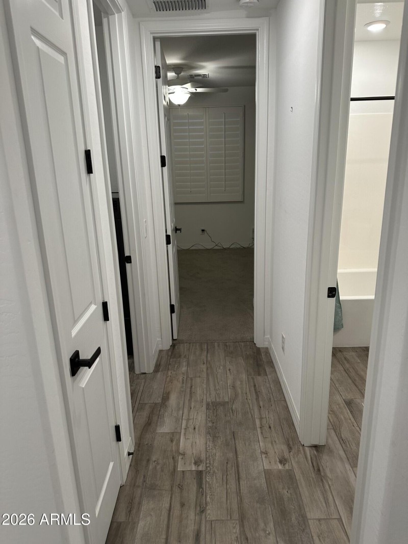 Hall Bath 3 Bedroom4