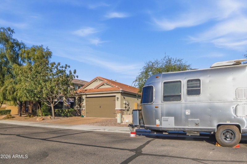 No neighbor on South