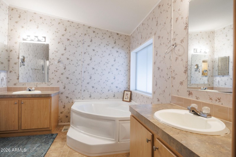 7312 N Reed - Primary Bathroom