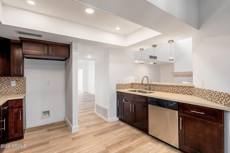 9709 E Mountain View Rd UNIT 2705, 01-05