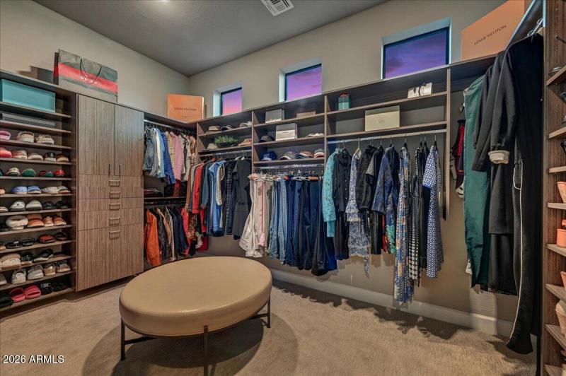 23-Primary Walk In-Hers