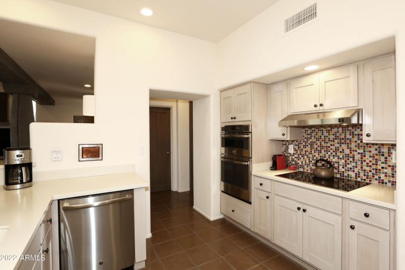 Kitchen Cooktop/Ovens