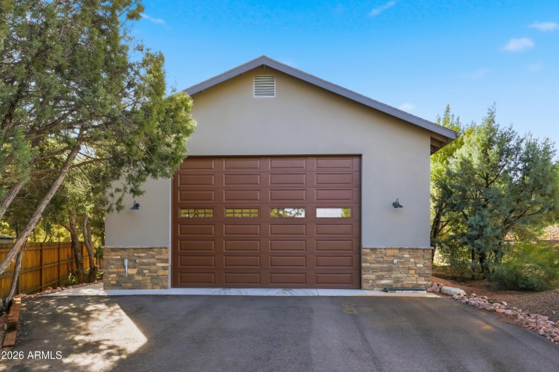 Detached 6 Car Garage or RV Parking (1)