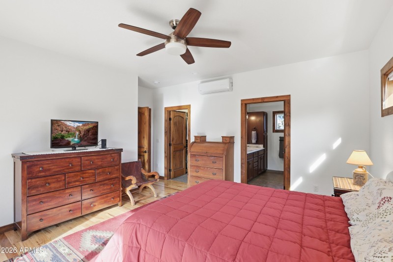 Master Bedroom 1 (2)