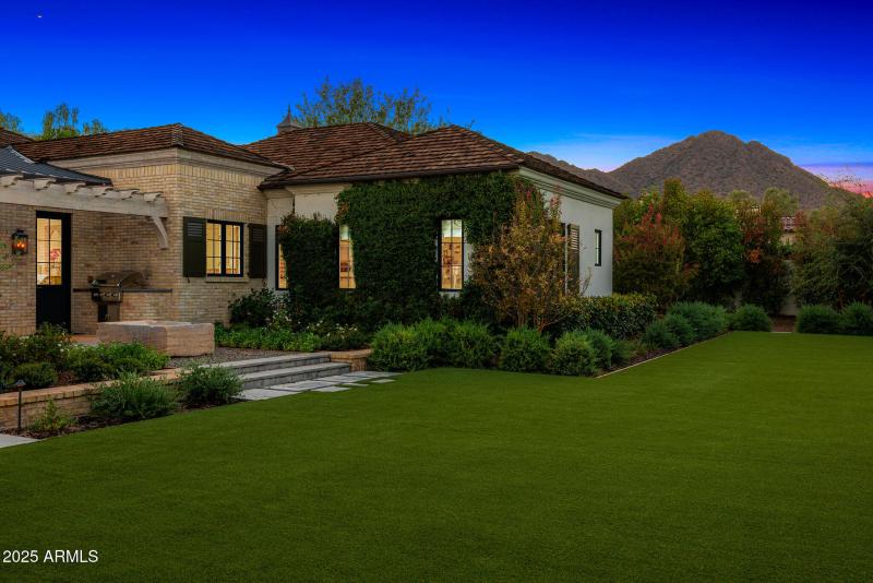 backyard mountain views_twilight