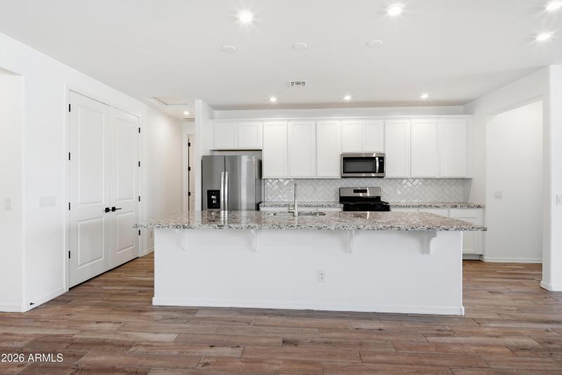 Acacia Foothill-vacant-13