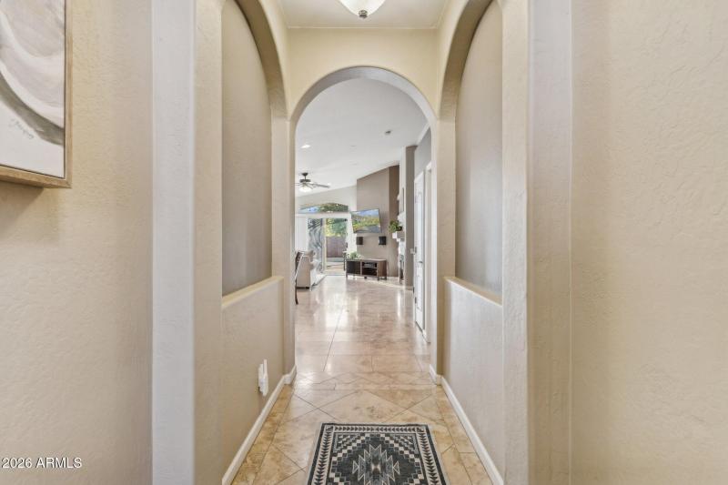 Formal Foyer w art niches