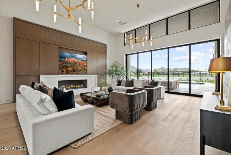 011-9790 N 56th St 01