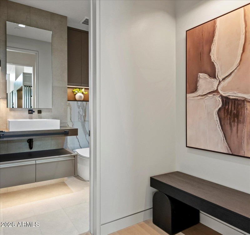 044-9790 N 56th St 27