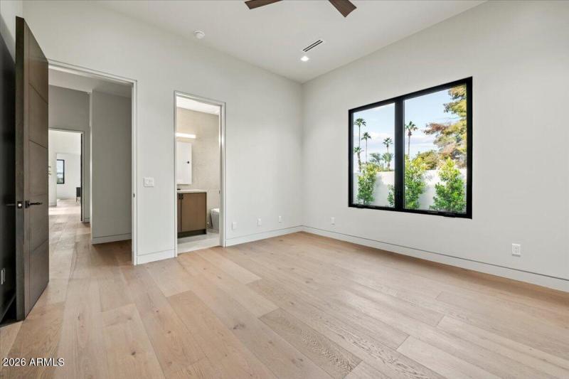 080-9790 N 56th St 56