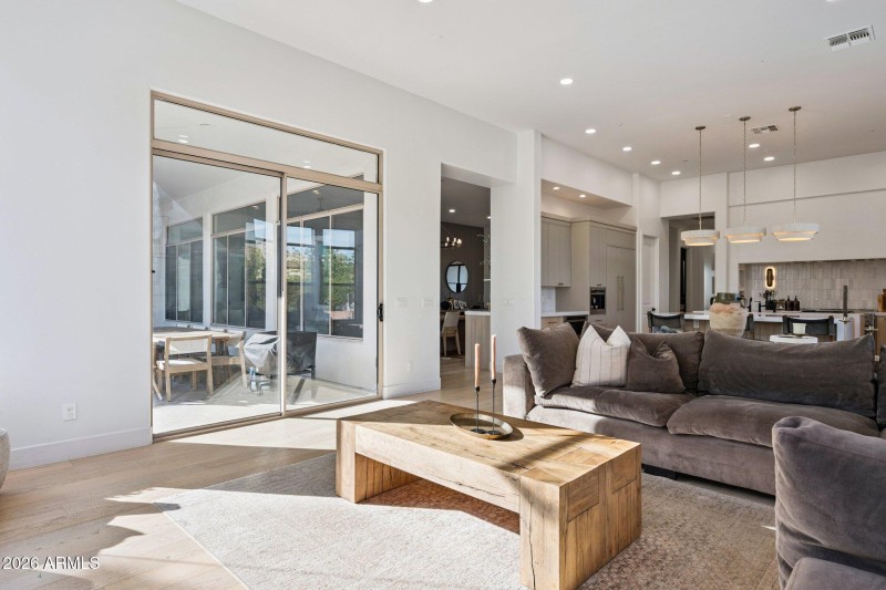 18-web-or-mls-11479-n-87th-pl