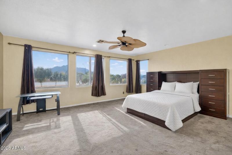 C4CCC96B-E103-4C22-93F7-BA9C5E3124E0