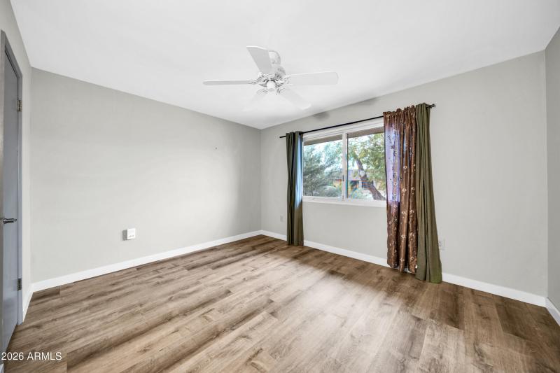 9422 W Manzanita Dr-23