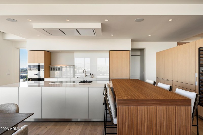 10-5000 N Camelback Ridge Rd #4-10