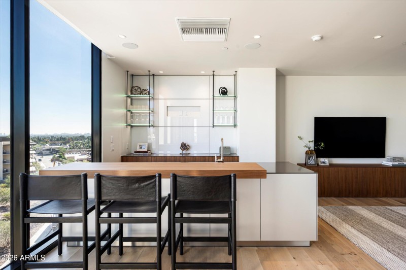 21-5000 N Camelback Ridge Rd #4-21