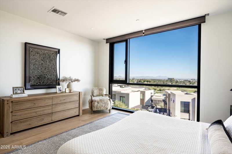 28-5000 N Camelback Ridge Rd #4-28