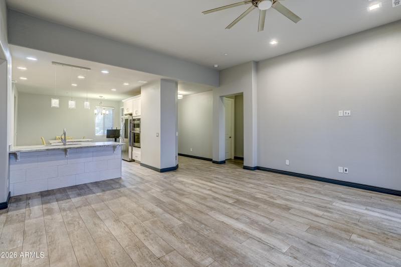 Living Room / kitchen