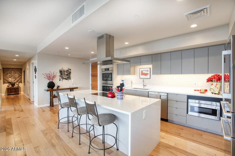 200 W PORTLAND ST 1113