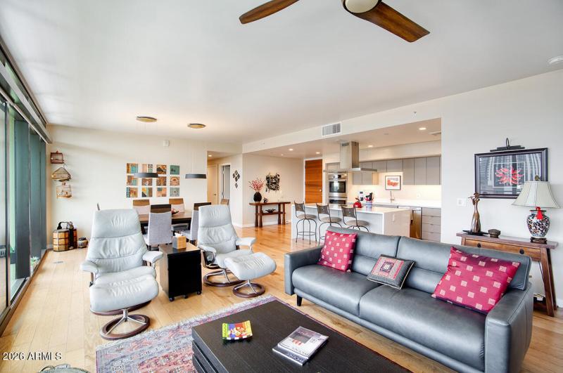 200 W PORTLAND ST 1113