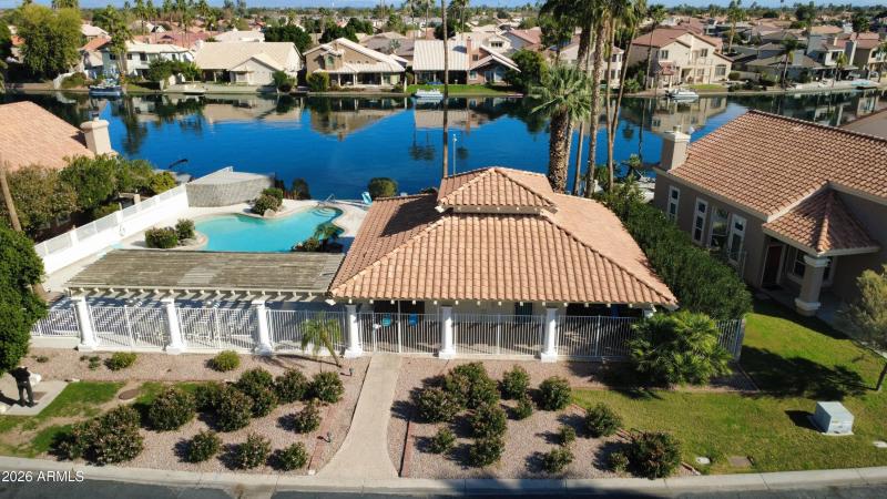 Gorgeous Pool overlooking lake