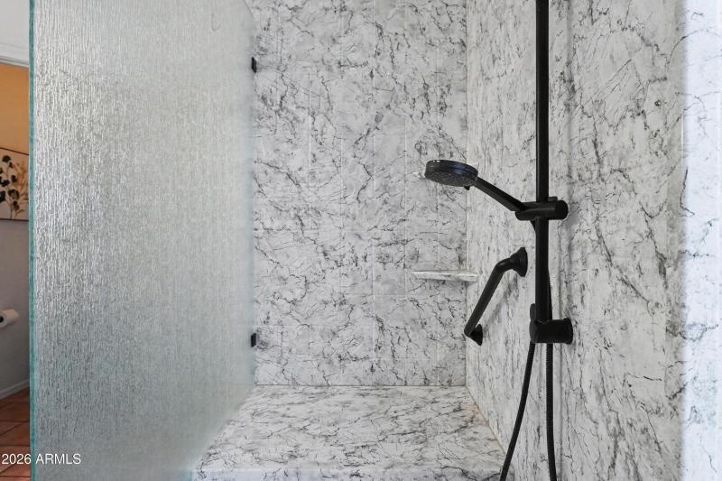 10' Shower with multiple Shower heads