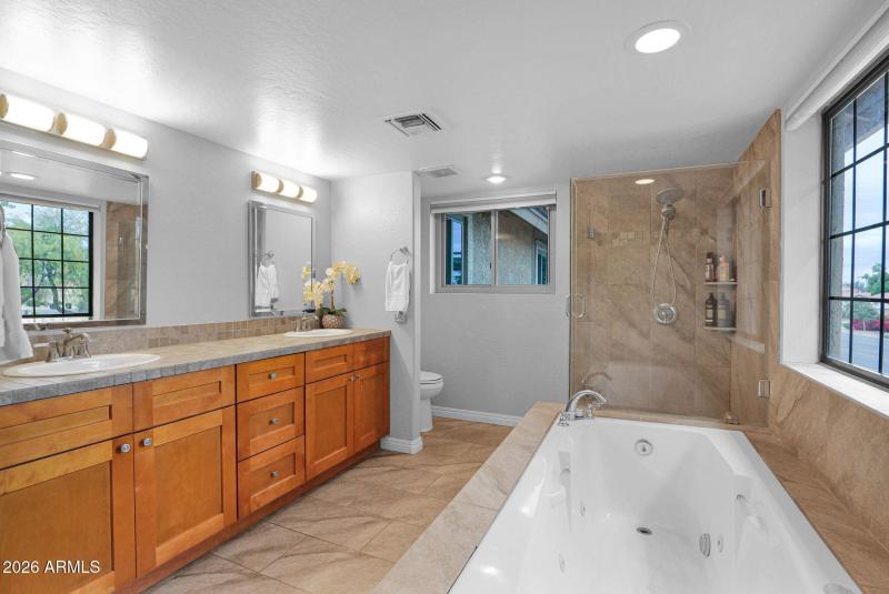 Spacious Primary Bathroom w dual sinks