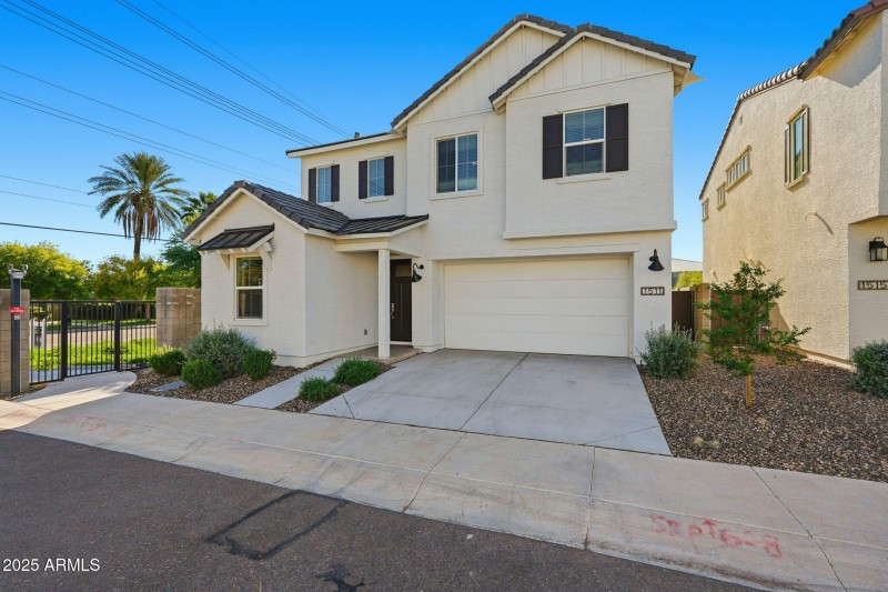 1511 W SIERRA VISTA DR