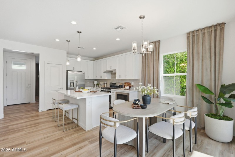 1511 W SIERRA VISTA DR