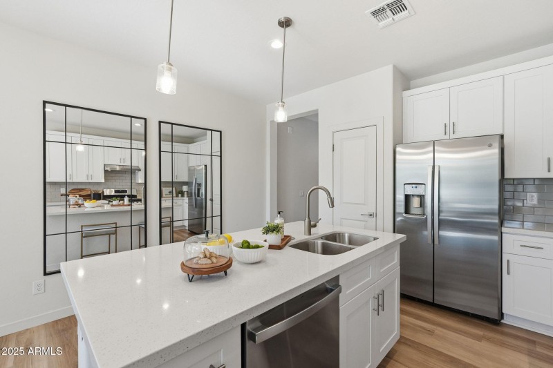 1511 W SIERRA VISTA DR