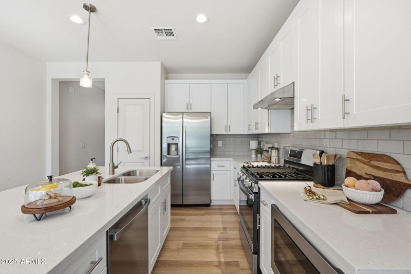 1511 W SIERRA VISTA DR