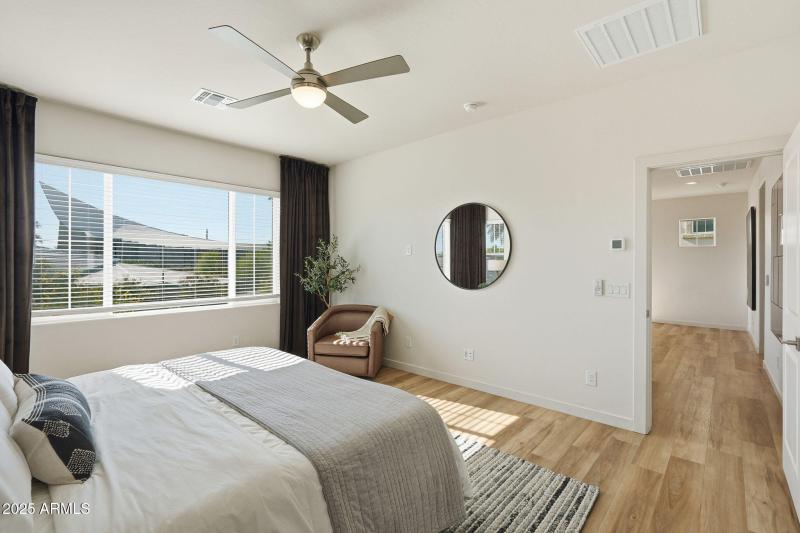 1511 W SIERRA VISTA DR