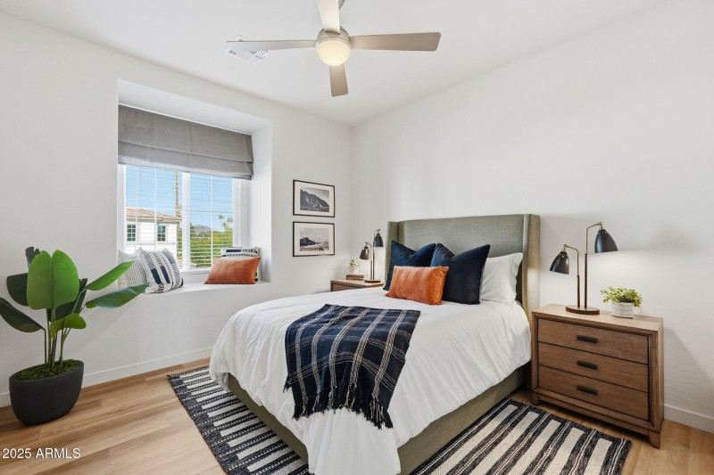 1511 W SIERRA VISTA DR