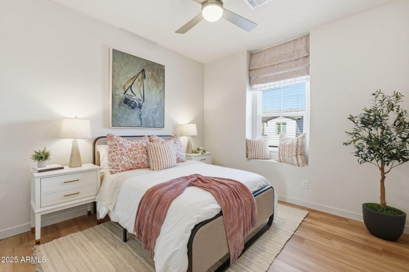 1511 W SIERRA VISTA DR