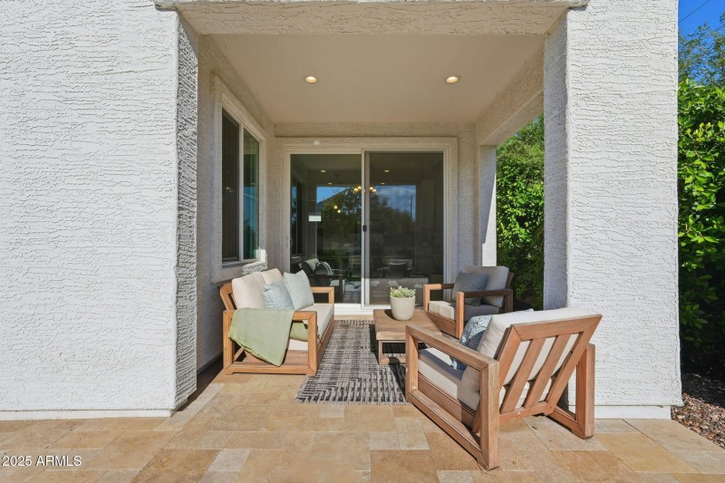 1511 W SIERRA VISTA DR