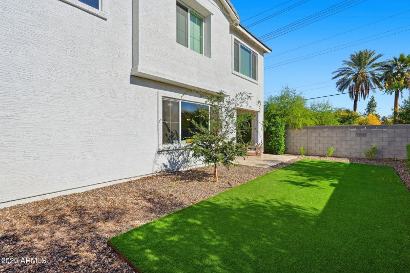 1511 W SIERRA VISTA DR