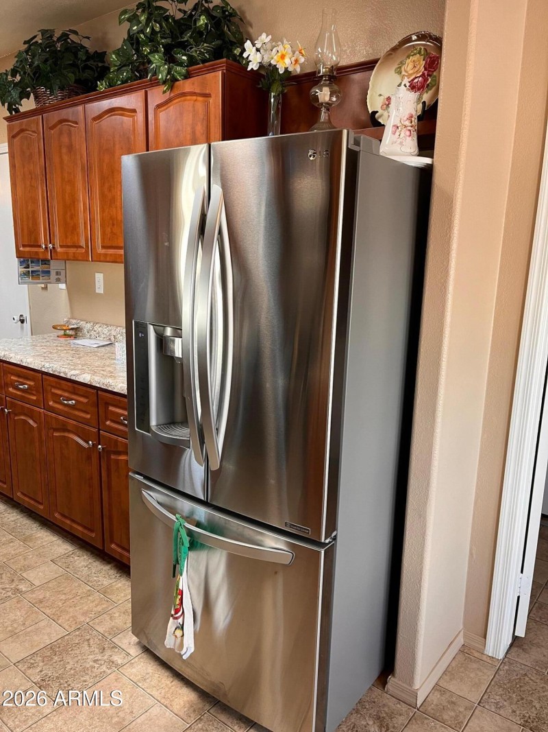 14. Refrigerator Stays